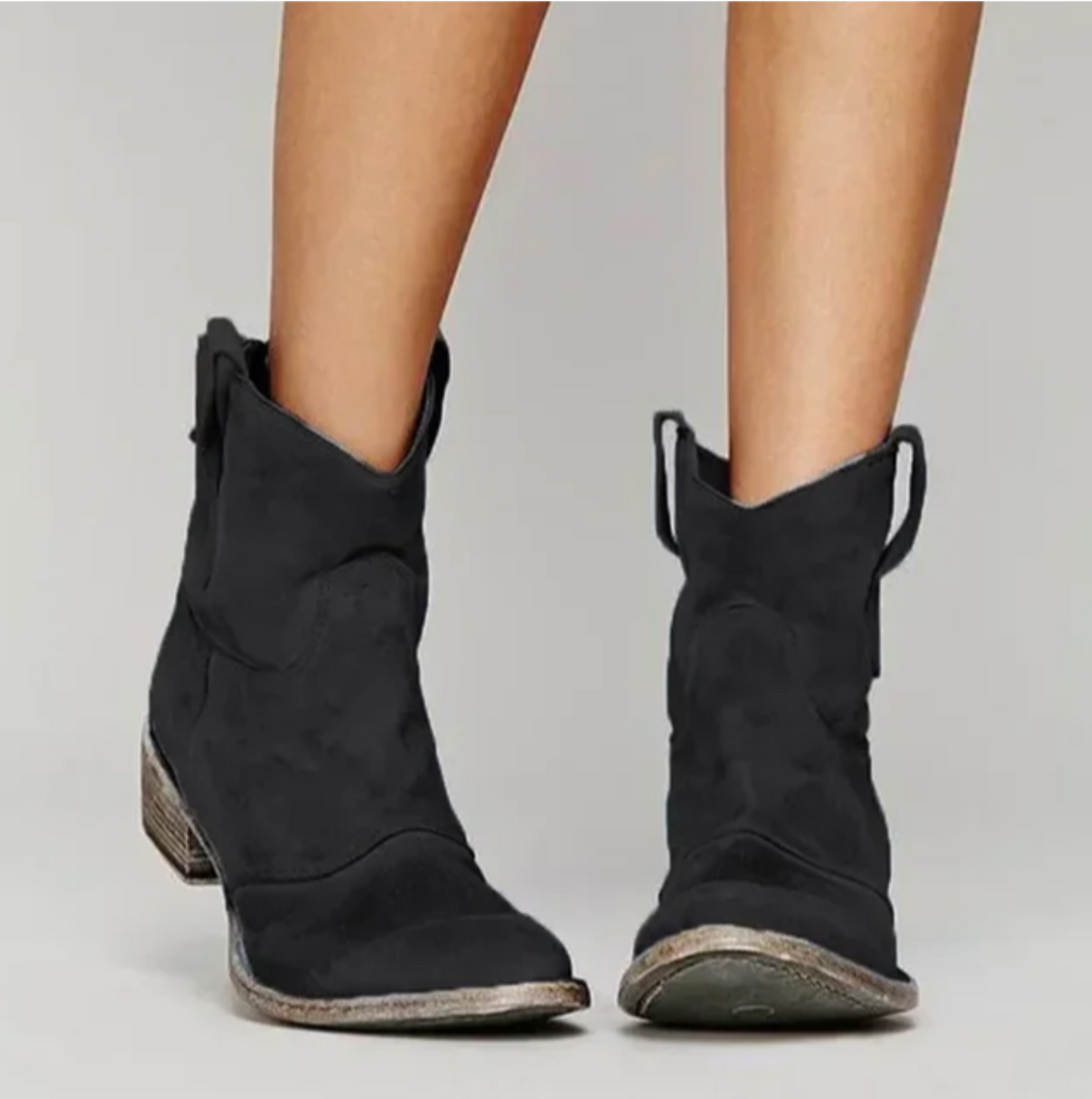 Schwarze Westernstiefel mit Used-Look und robuster Absatzsohle