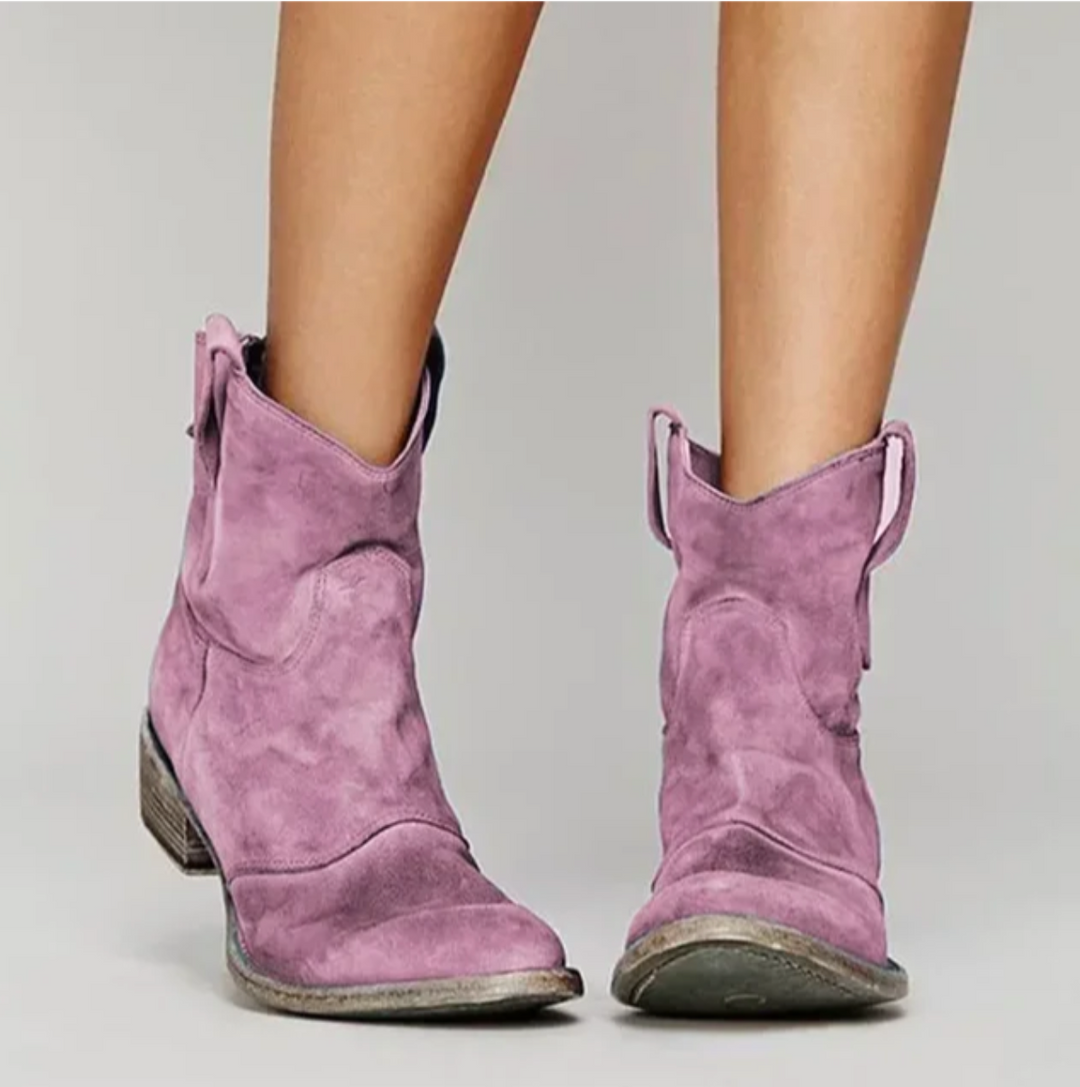 Fliederfarbene Damenstiefeletten aus Wildleder mit Vintage-Finish und runder Spitze