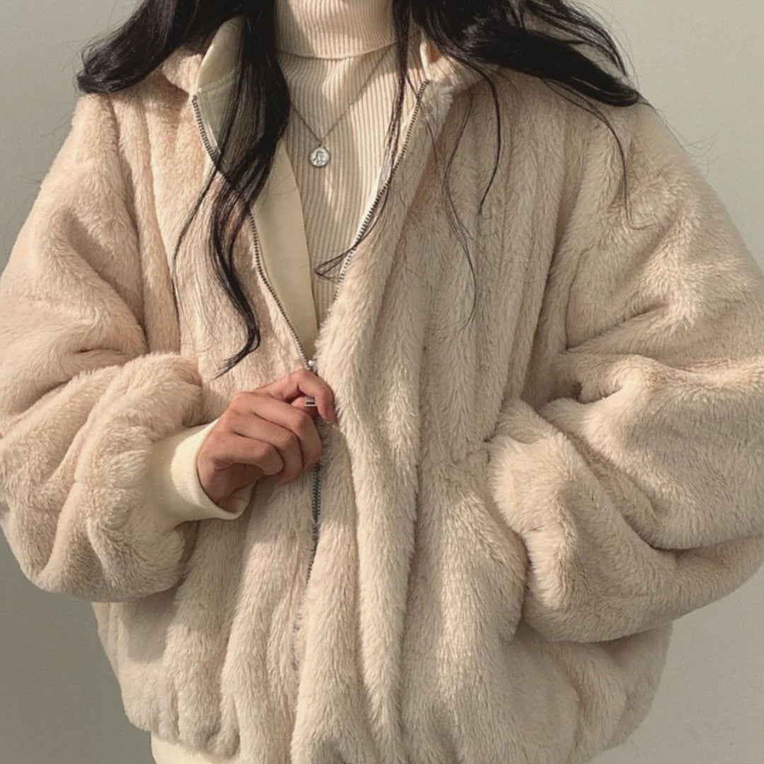 Wendejacke von innen mit flauschigem Kunstfellfutter in Beige