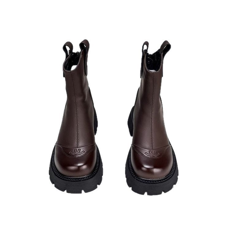 Dunkelbraune Chelsea-Boots mit geprägtem Vorderteil und robuster Sohle