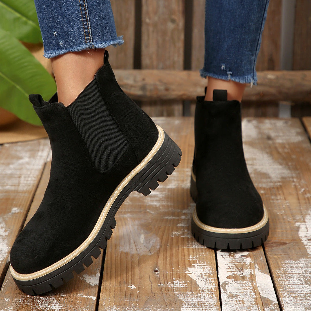 Schwarze Chelsea-Boots mit beiger Ziernaht und Profilsohle