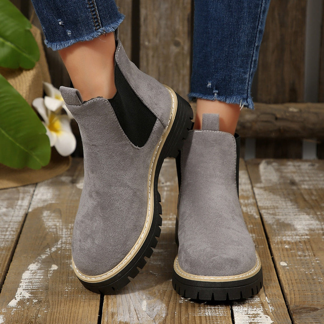 Graue Chelsea-Boots aus Veloursleder mit elastischem Einsatz