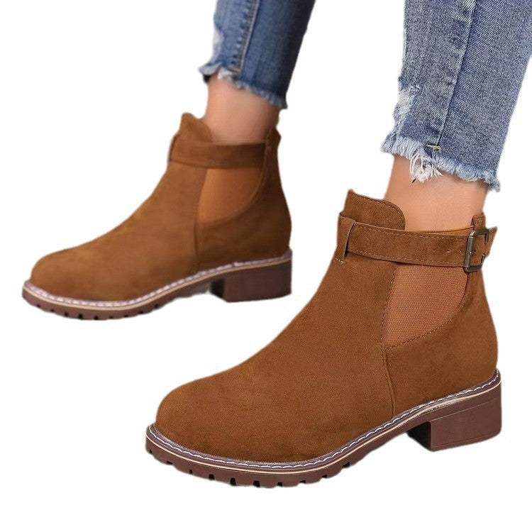 Braune Wildleder-Ankle-Boots mit elastischem Seiteneinsatz und Absatz