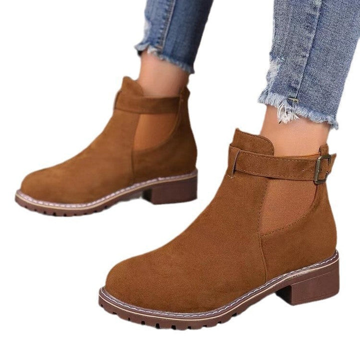 Braune Wildleder-Ankle-Boots mit elastischem Seiteneinsatz und Absatz