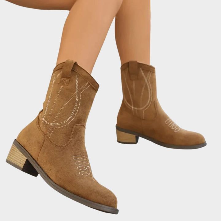 Cognacfarbene Western-Stiefeletten mit Stickmuster und Blockabsatz