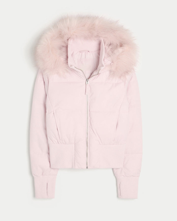 Rosa Cropped Pufferjacke mit Kapuze und rosa Kunstfellbesatz, Frontansicht