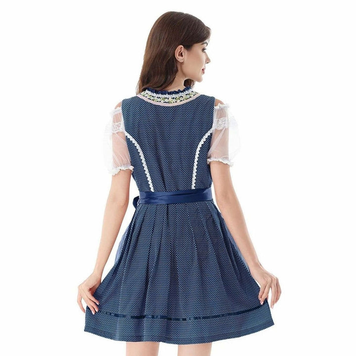 Rückansicht des blauen Dirndls mit gepunktetem Rock und gebundener Taillenschleife