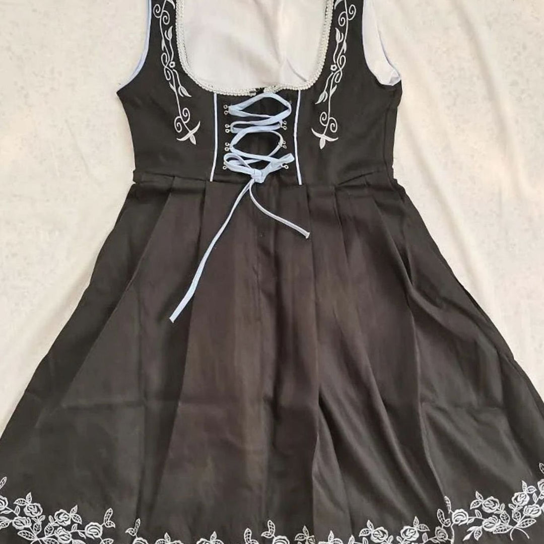 Dirndl-Kleid schwarz mit hellblauer Schnürung und Rosenstickerei am Saum