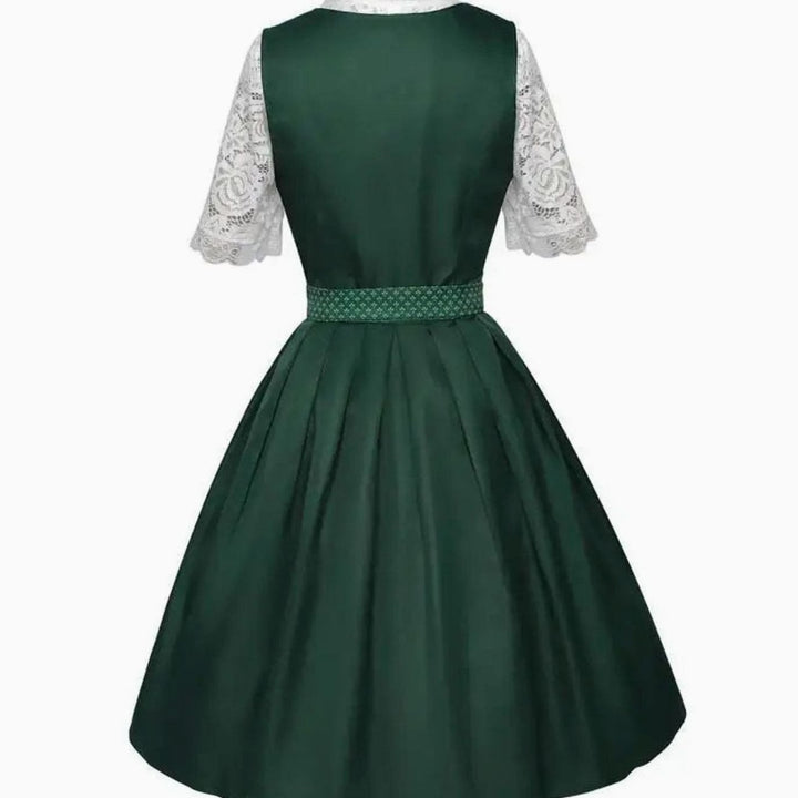 Grünes Dirndl-Kleid mit Spitzenbluse, Rückansicht mit gemustertem Taillenband