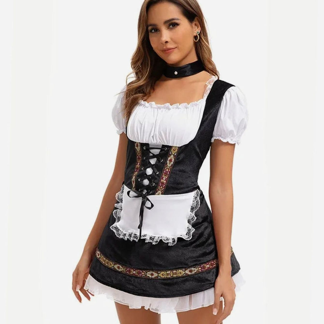 Schwarzes Dirndl-Kostüm mit Puffärmeln und Trachtenband am Saum