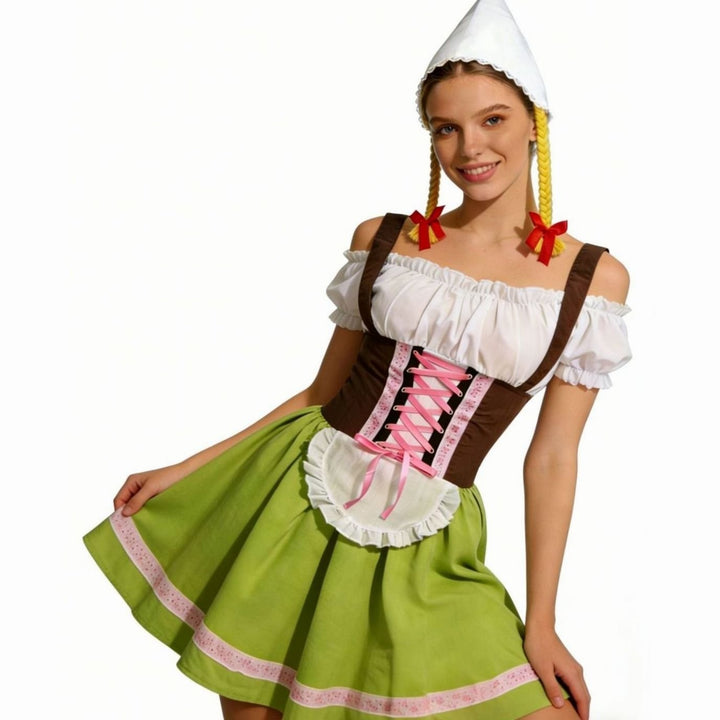 Trachtenkleid mit Trägern und Rüschenbluse, Rocksaum leicht angehoben