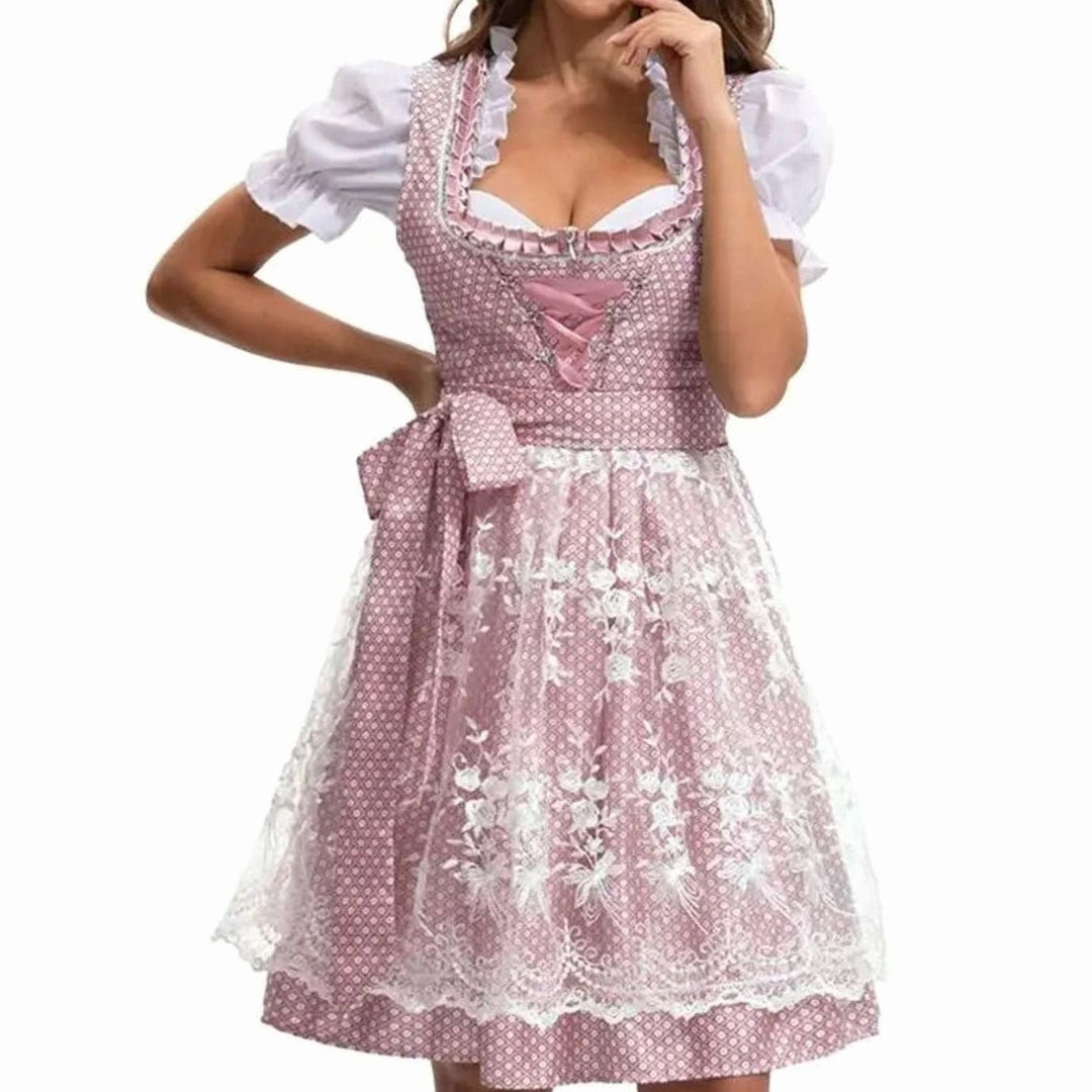 Rosa gemustertes Dirndl mit weißer Spitzenschürze, schulterfrei