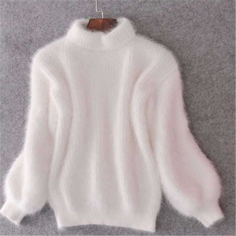 Weißer Angora-Pullover mit Rollkragen und weiten Puffärmeln