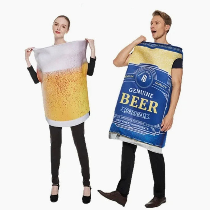 Paar in lustigem Bierkostüm mit Bierglas- und Bierdosen-Design für Karneval
