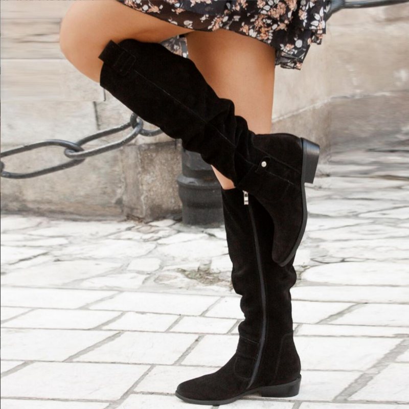 Overknee Stiefel aus schwarzem Wildleder mit Schnalle und Blockabsatz