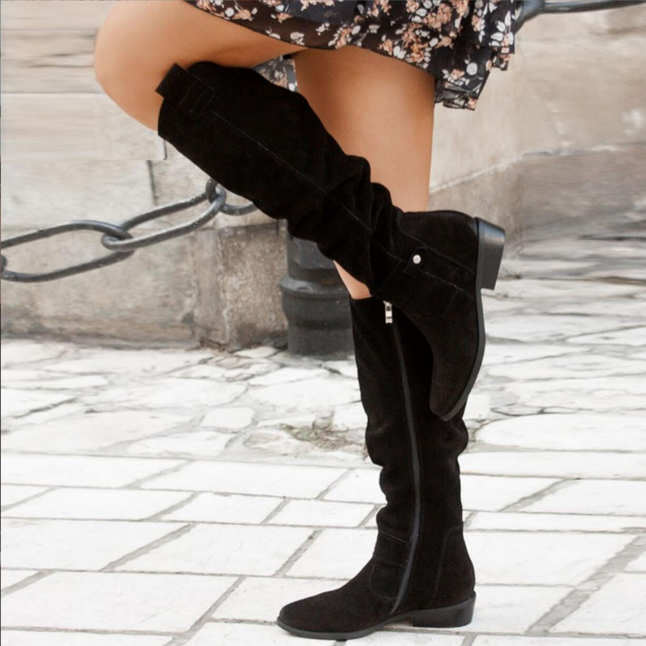 Overknee Stiefel aus schwarzem Wildleder mit Schnalle und Blockabsatz