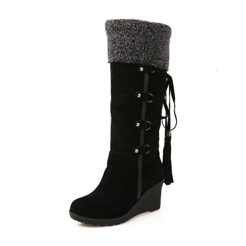 Schwarzer Wildleder-Keilstiefel mit grauem Fellumschlag und Quasten