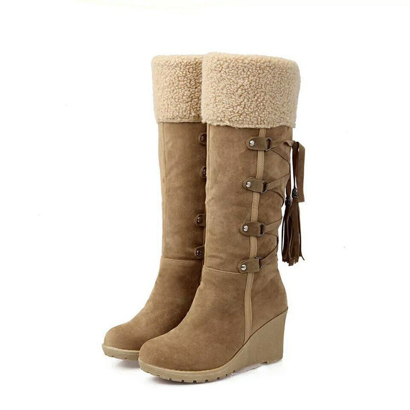 Camelfarbener Damenstiefel mit Fellkragen und Schnürdetail, Keilabsatz