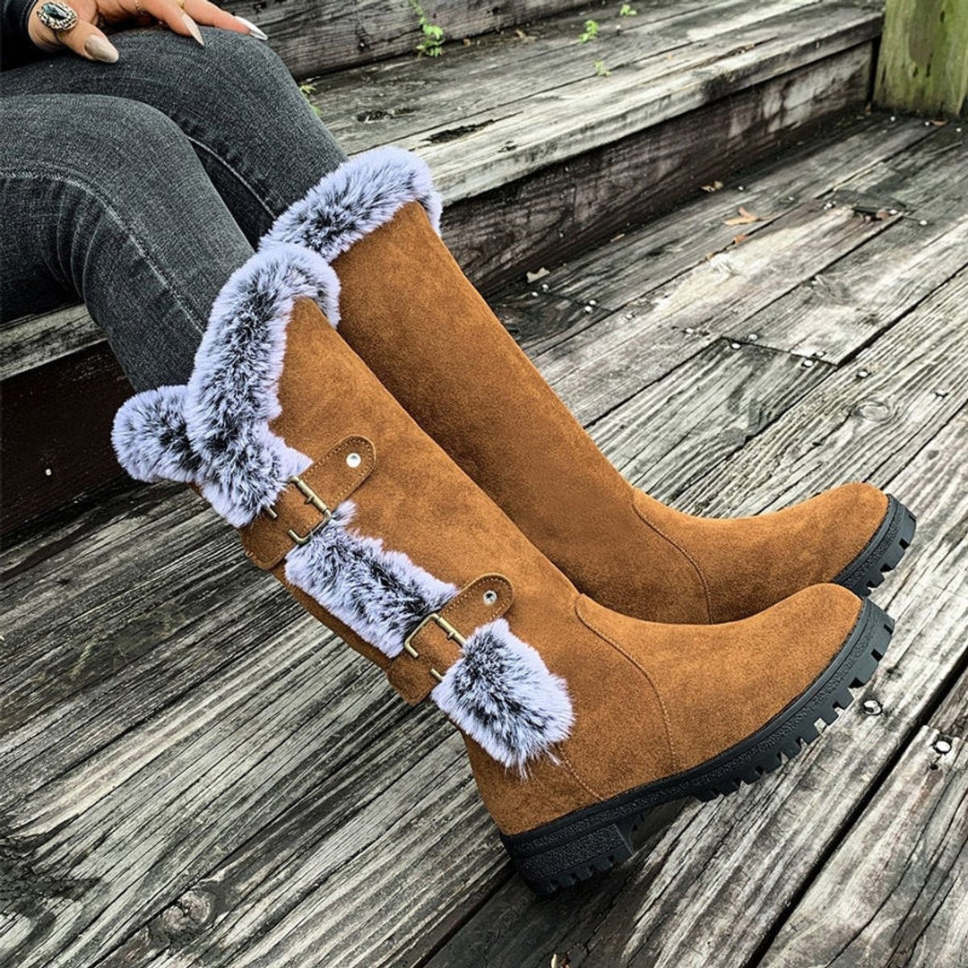 Kniehohe Winterstiefel in Cognac mit Kunstfellbesatz und Schnallen