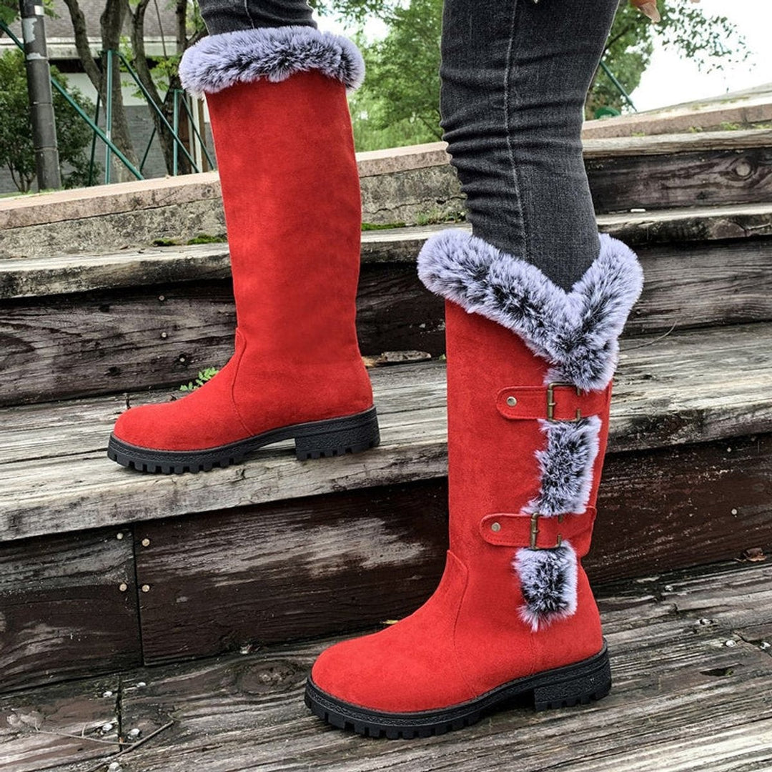 Rote gefütterte Kniestiefel mit Plüschbesatz und Metallschnallen