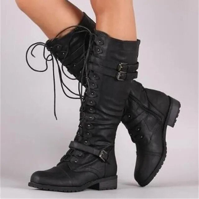 Schwarze kniehohe Schnürstiefel mit Schnallen und Nietenbesatz, Vintage-Look