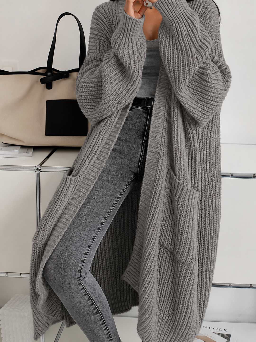 Grauer langer Cardigan aus grobem Strick mit lässigem Oversized-Look
