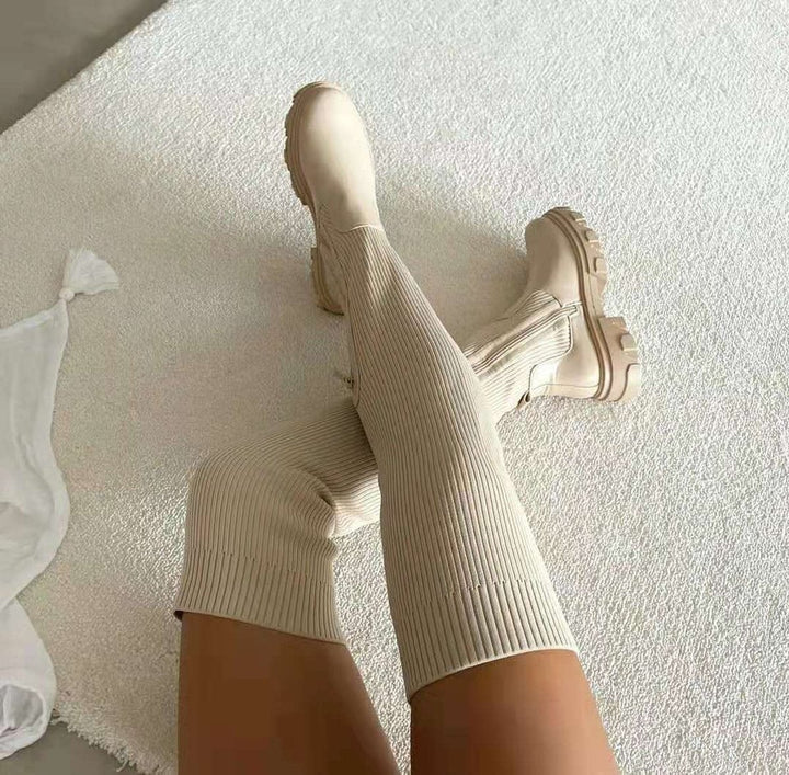 Beige Overknee-Stiefel mit Plateausohle und strukturiertem Strickschaft
