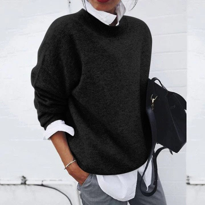 Schwarzer Oversize-Pullover mit Stehkragen und weißem Hemdunterzug