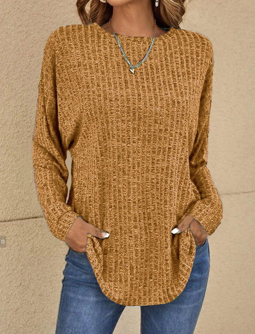 Senffarbener melierter Strickpullover mit Rundhalsausschnitt und Rundsaum
