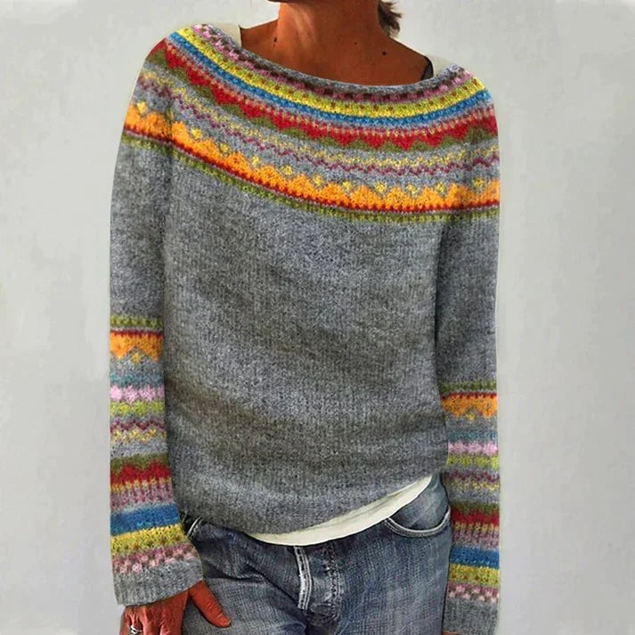 Grauer Strickpullover mit buntem Fair-Isle-Muster und U-Boot-Ausschnitt