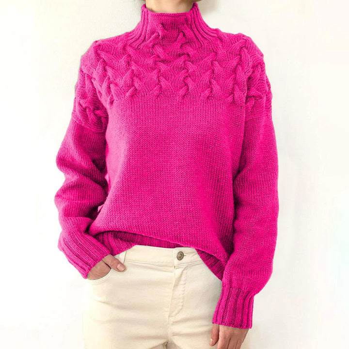 Pinkfarbener Pullover mit Stehkragen und auffälligem Strickmuster