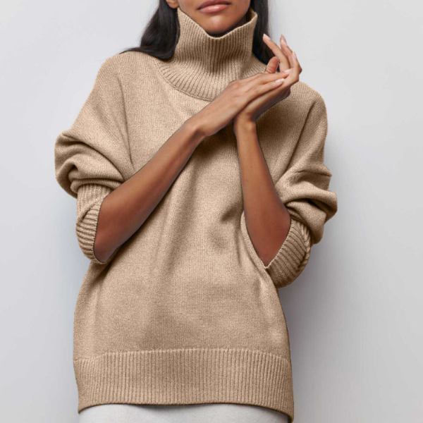 Beigefarbener Rollkragenpullover, gestrickt mit hohem Kragen und langen Ärmeln