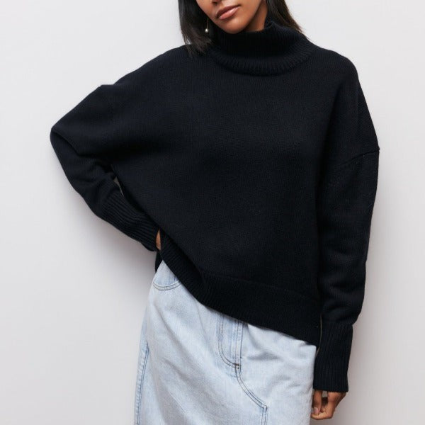 Schwarzer Rollkragenpullover, oversized geschnitten mit Rippstrick-Kragen