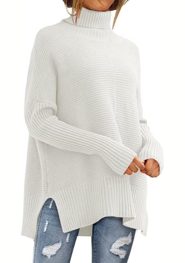 Weißer Rollkragenpullover im Rippstrick mit oversized Ärmeln