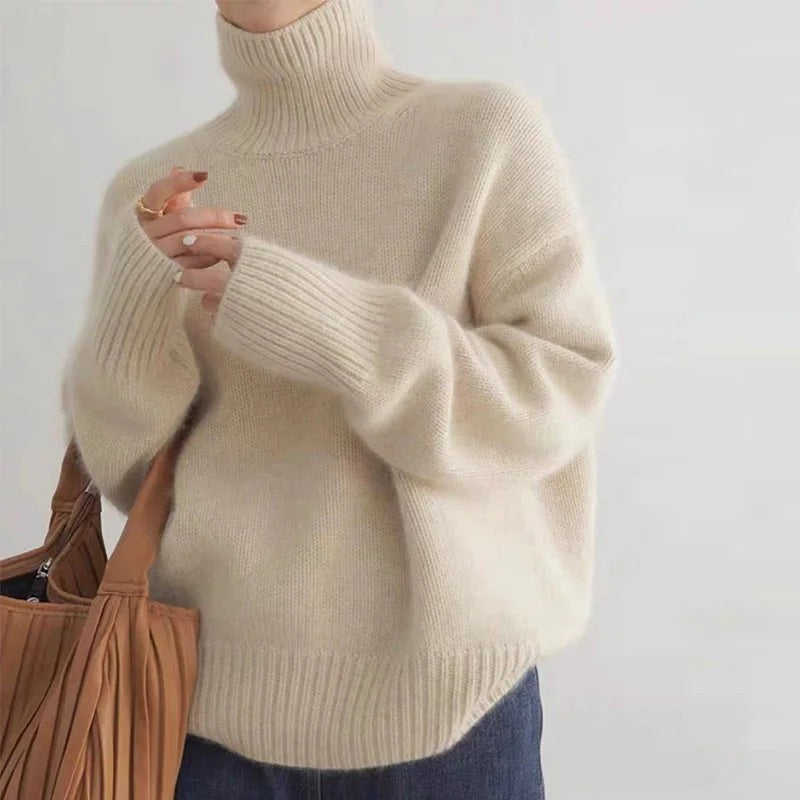 Cremefarbener Rollkragenpullover aus Strick mit weitem Schnitt