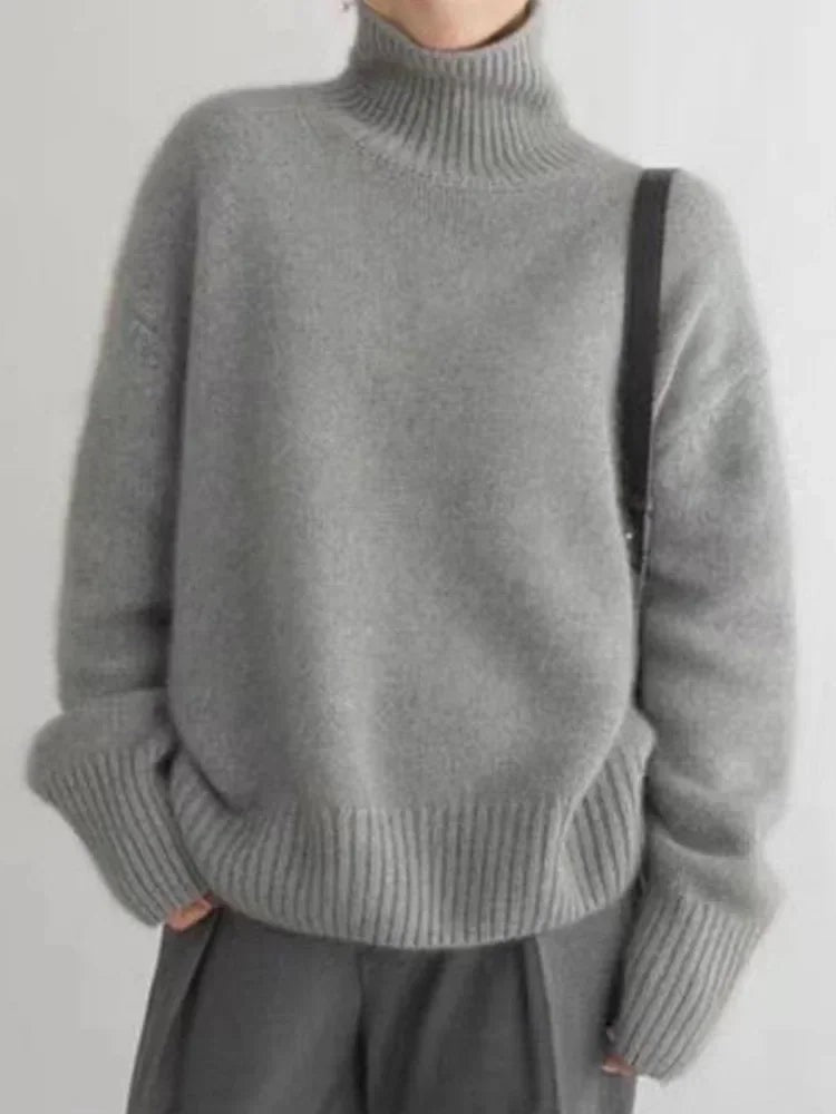Grauer Rollkragenpullover aus Strick mit lässigem Oversize-Look