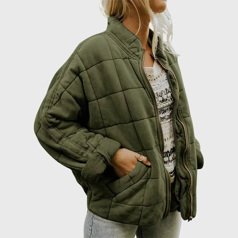 Olivgrüne gesteppte Jacke mit Stehkragen und Reißverschluss, seitliche Ansicht