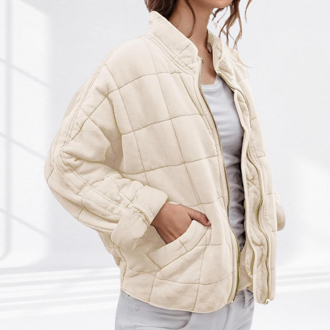 Cremefarbene Steppjacke mit Stehkragen und dezentem Rautenmuster