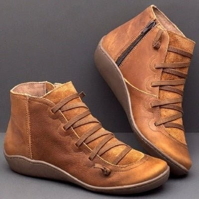 Cognacfarbene Leder-Stiefelette mit Kreuzschnürung und seitlichem Zipper