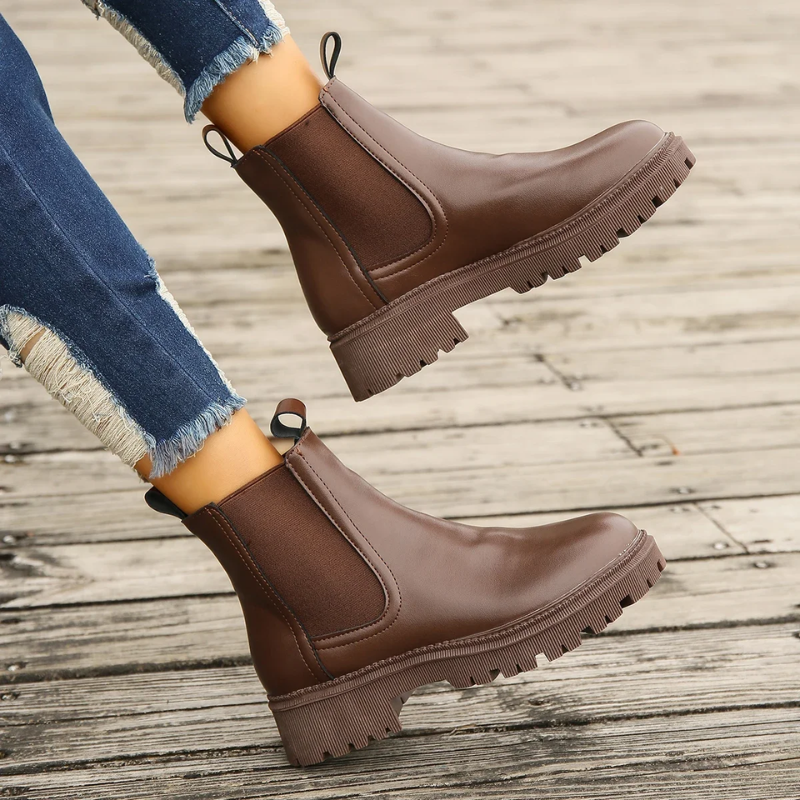 Braune Chelsea Boots mit elastischem Einsatz und robuster Sohle