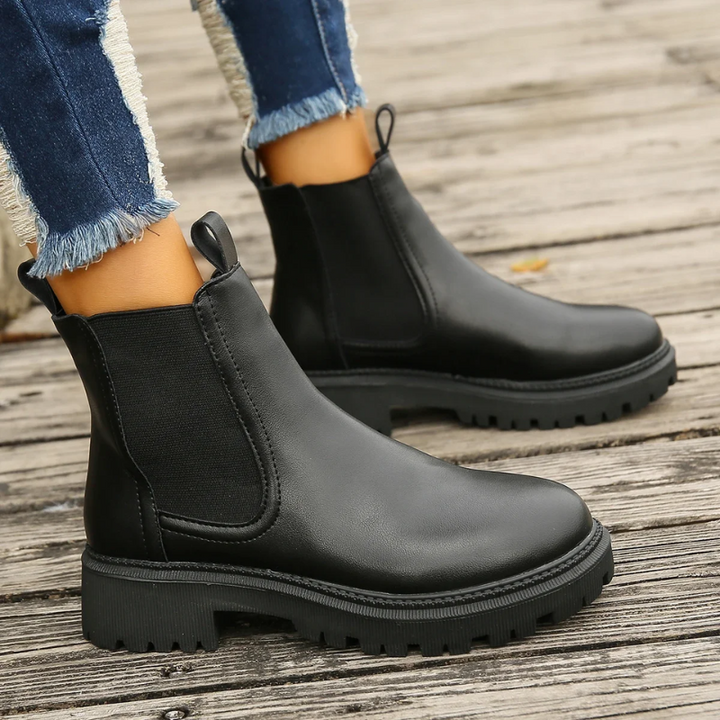 Schwarze Chelsea Boots aus Leder mit elastischem Einsatz seitlich