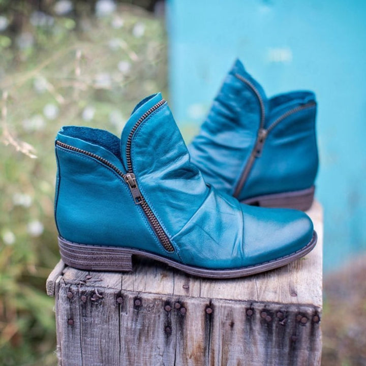 Petrolblaue Lederstiefelette mit gerafftem Schaft und seitlichem Reißverschluss