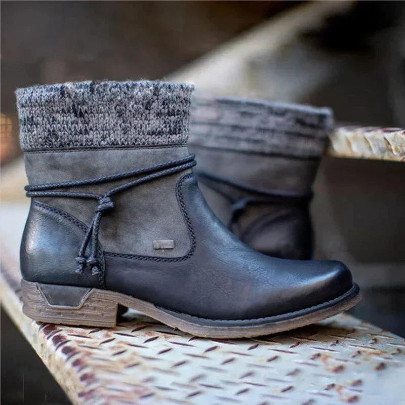 Schwarz-graue Herbststiefeletten mit meliertem Strickkragen und Bindeband