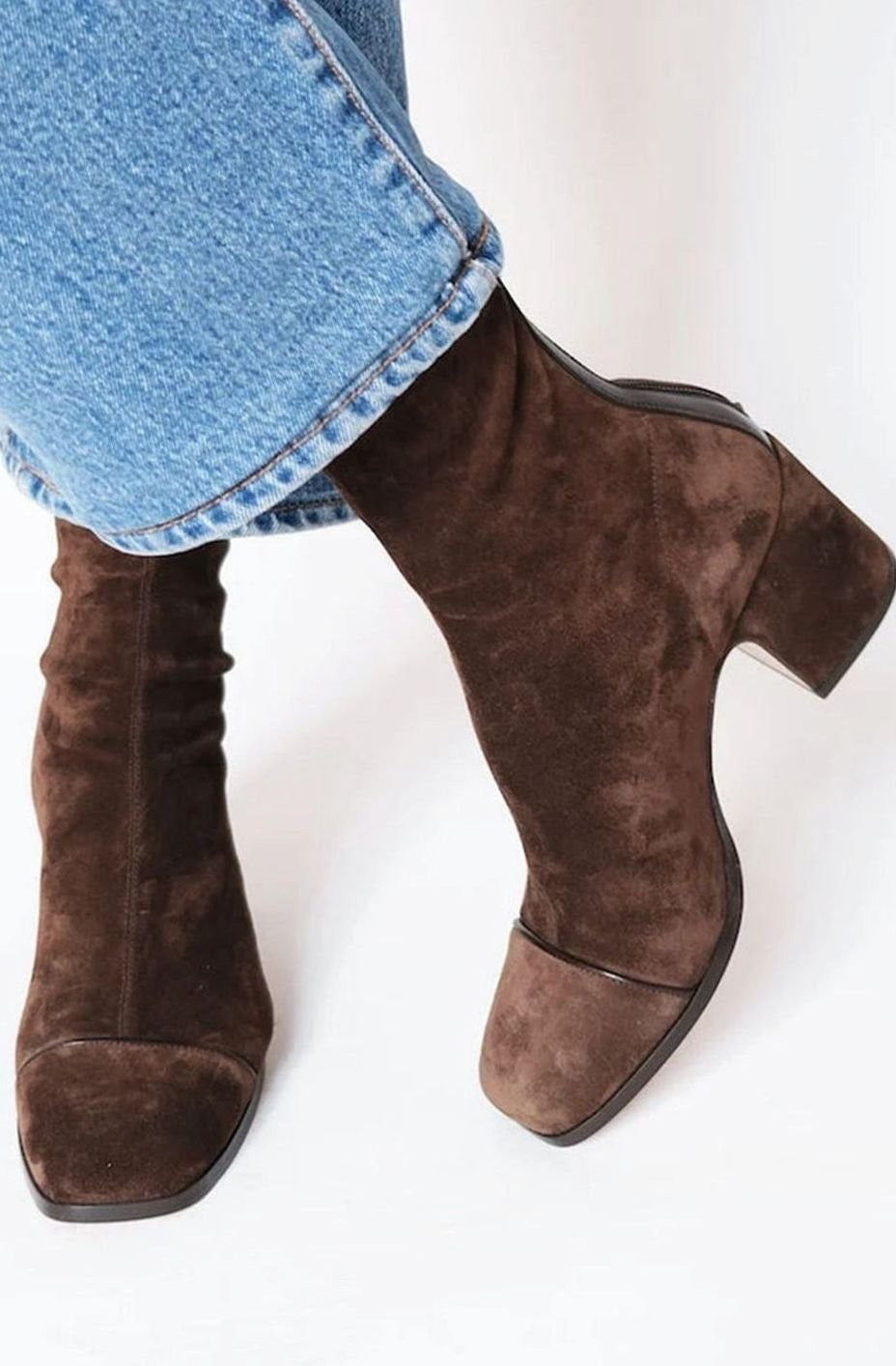 Braune Ankle Boots in Wildleder-Optik mit Blockabsatz und eleganter Zehenkappe