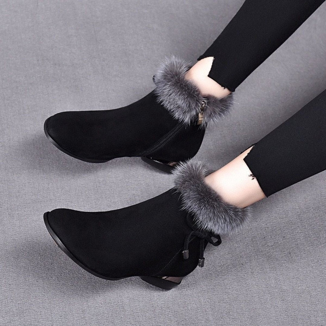 Schwarze spitze Ankle Boots mit flauschigem Kunstfellkragen und Reißverschluss