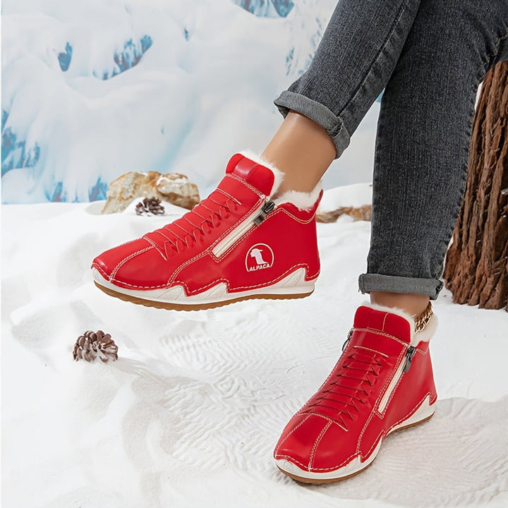 Rote Winterstiefeletten mit weißer Sohle und kuscheligem Fellkragen