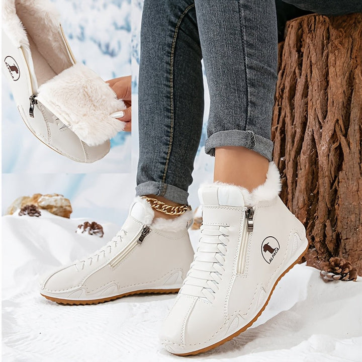 Weiße Ankle Boots mit flauschigem Fellfutter und seitlichem Reißverschluss