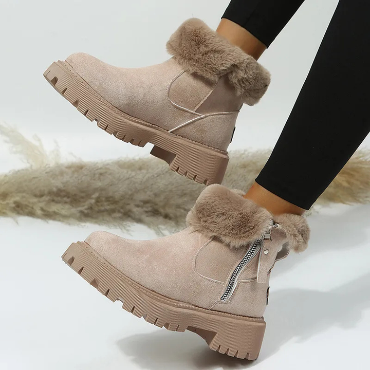 Wildleder-Boots in Beige mit flauschigem Fellkragen und Profilsohle