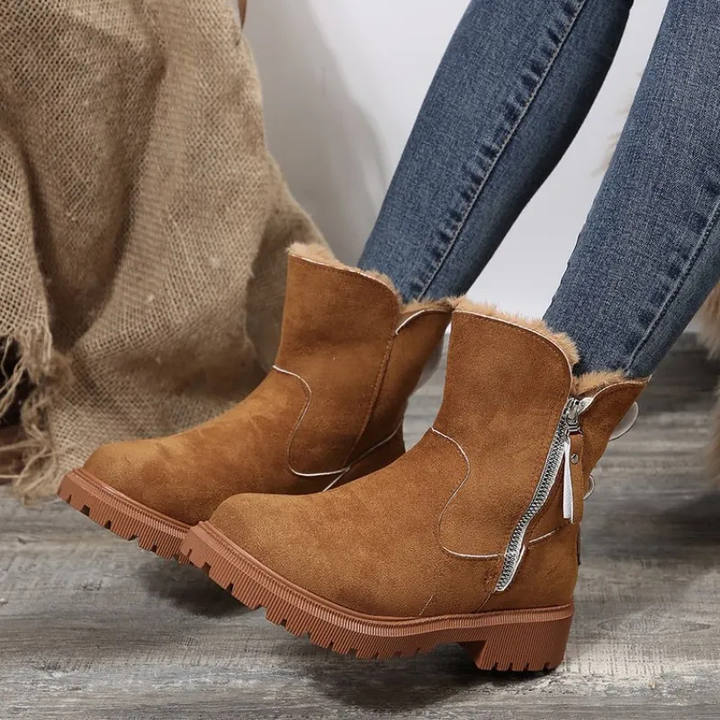 Cognacfarbene Winterstiefel aus Wildleder mit Fellfutter und Zipper