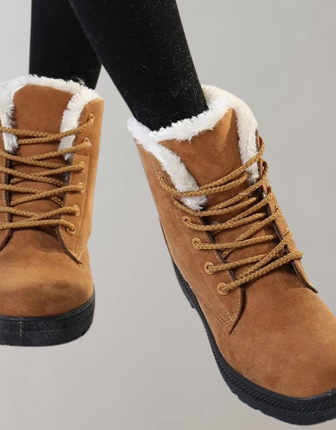 Camelfarbene Winterstiefeletten aus Wildlederoptik mit Fellfutter und Schnürung